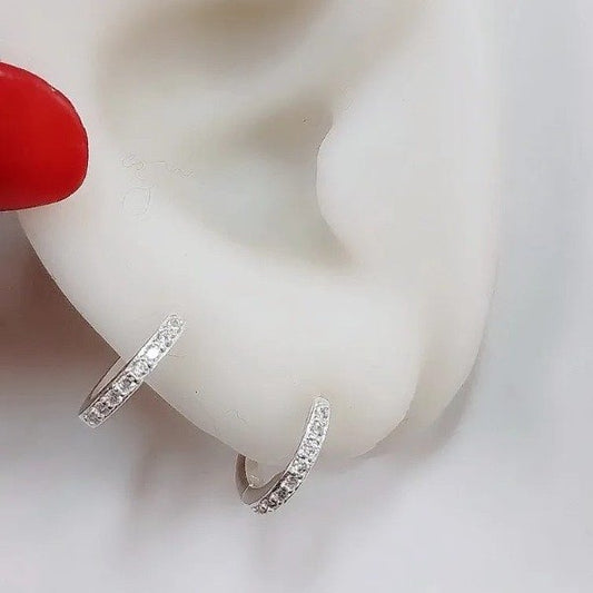 ARGOLLAS HUGGIES DETALLE CON CUBIC (1.2 CM)