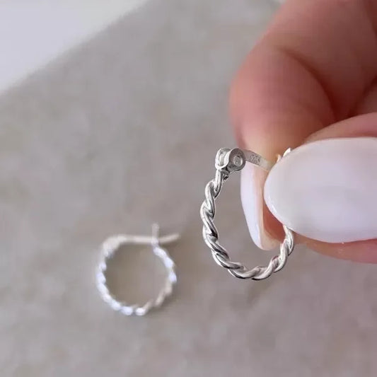ARGOLLAS TRENZADAS PEQUEÑAS (1.5 CM)